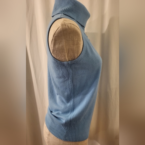 R.Q.T Blue Turtle Neck Sleeveless Sweater.Size M.Snowflake  . - Picture 3 of 6
